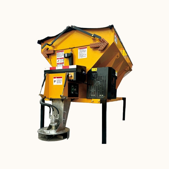 Cubic solid vehicle-mounted spreader